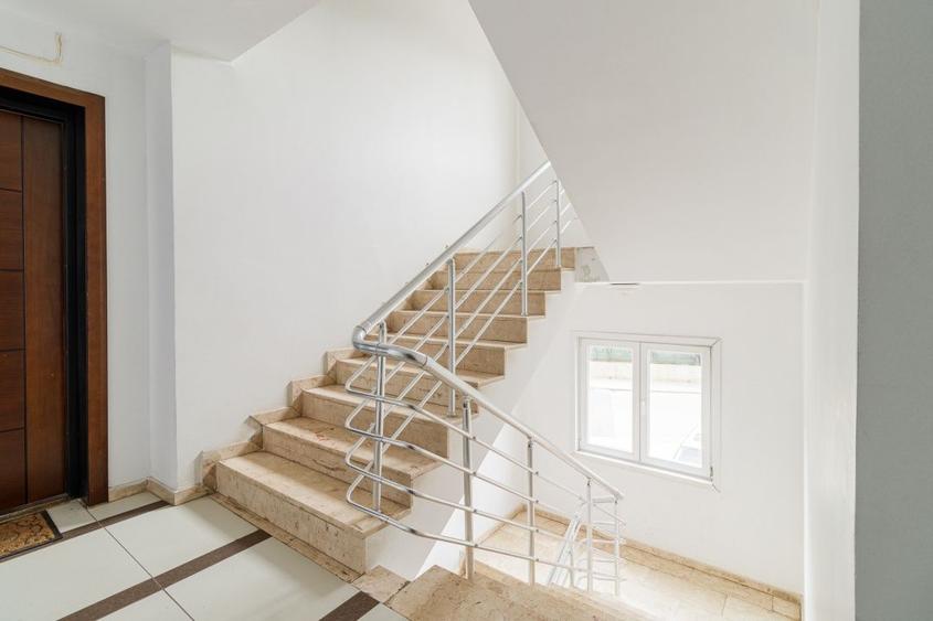 Apartament cu 3 camere semidecomandat, mobilat în Ștefăneștii de Jos