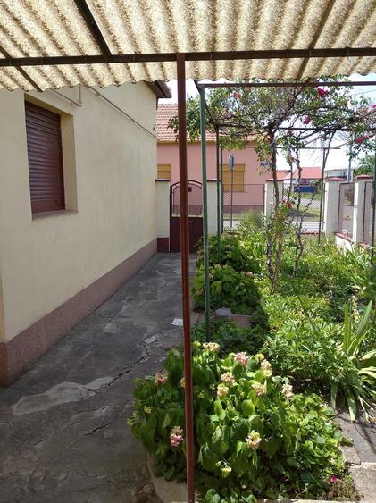 Casă cu Teren 472 Mp în Grădiște