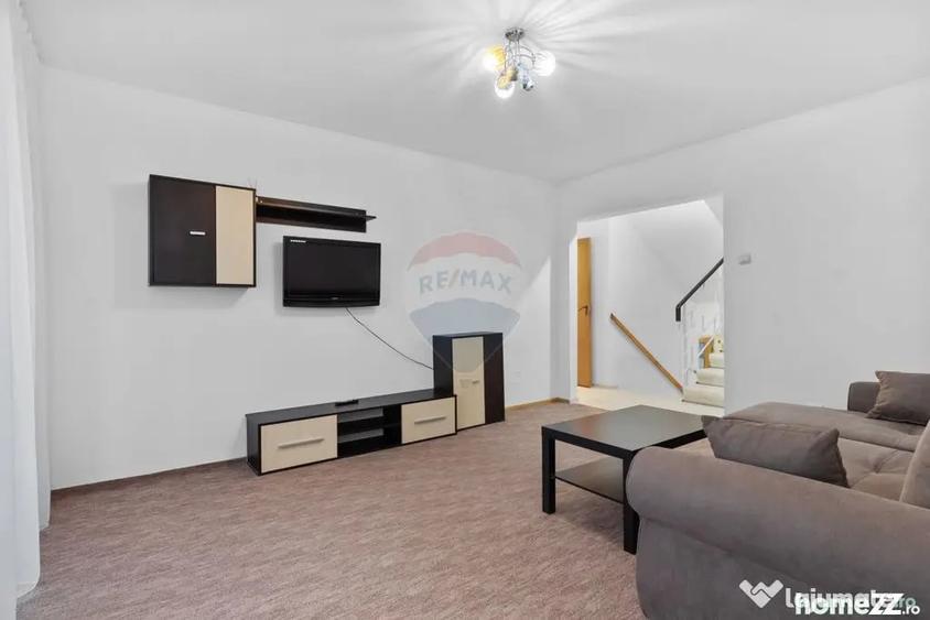Apartament cu 3 camere semidecomandat în Polivalentă