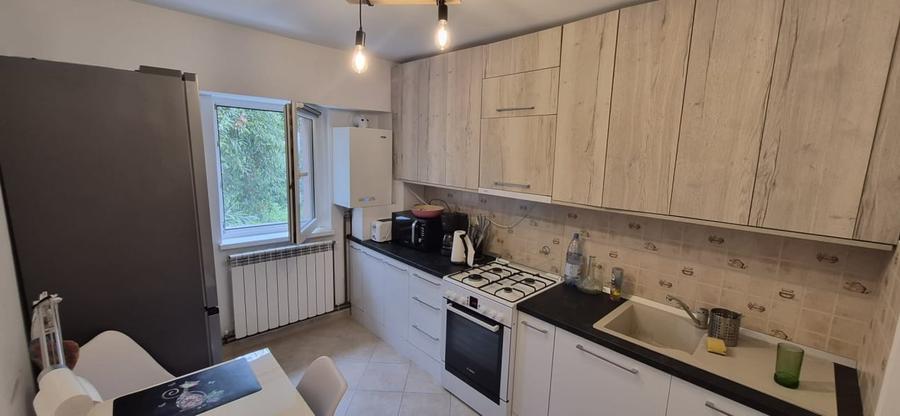 Apartament 2 camere , decomandat, et. 3, strada  Andrei Muresanu - 1