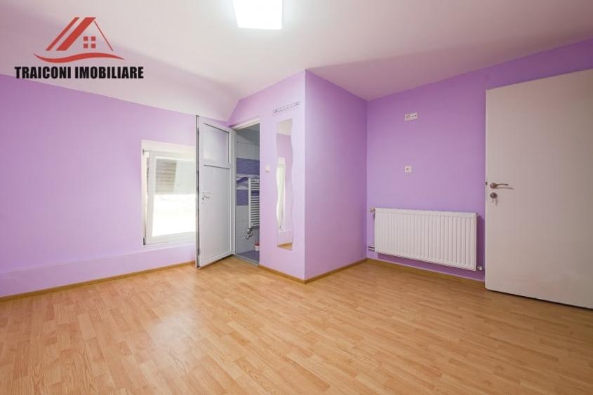 Casă individuală cu 8 camere cu Canalizare în Făget