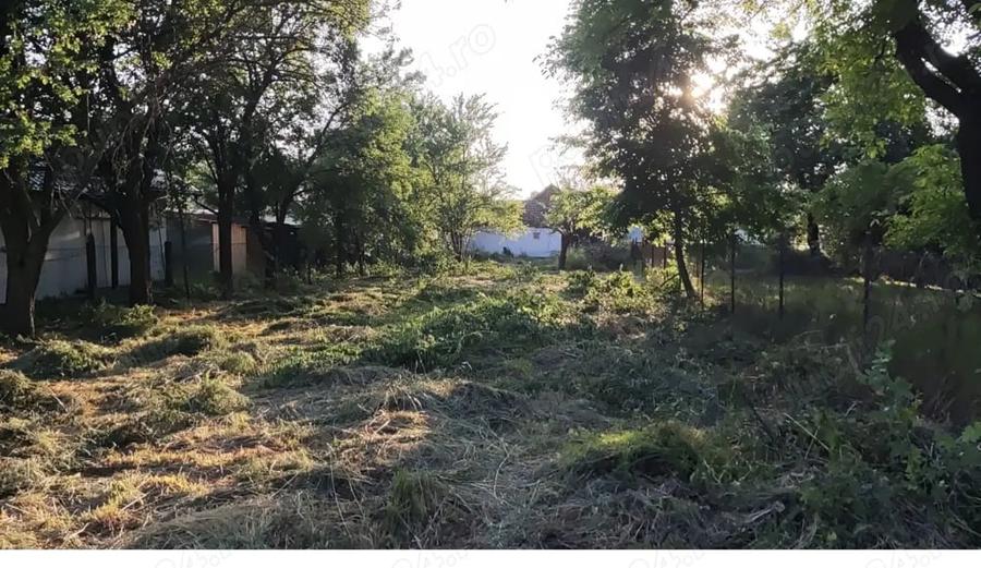 Casă cu 4 camere cu Teren 2100 Mp în Central
