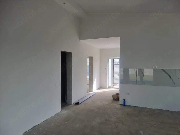 Casă cu 7 camere cu Teren 500 Mp în Sântandrei