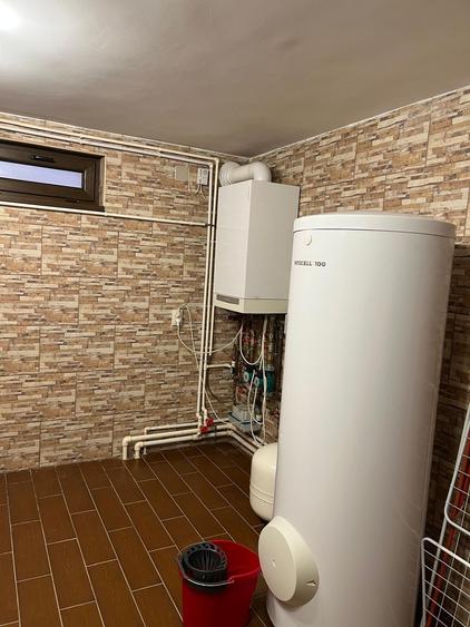 Casă individuală cu 8 camere cu Teren 226 Mp în Central