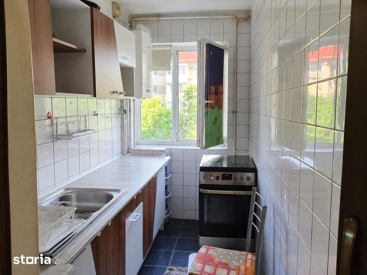 Apartament cu 3 camere semidecomandat în Circumvalațiunii