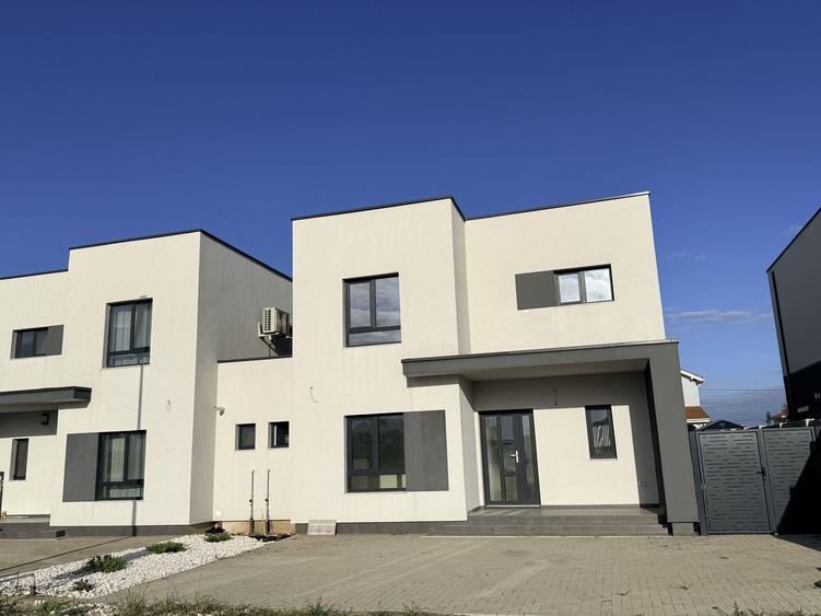 Duplex cu 5 camere cu Canalizare în Dumbrăvița