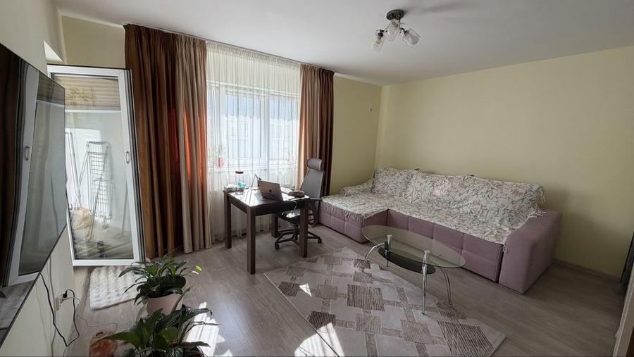 Apartament cu 3 camere decomandat în Sud
