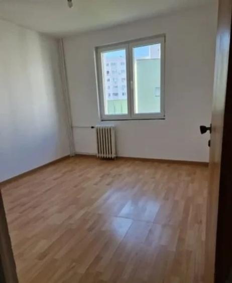 Apartament cu 3 camere decomandat în Dristor
