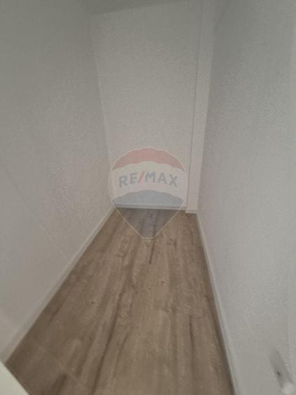 Penthouse cu 4 camere decomandat în Kogălniceanu