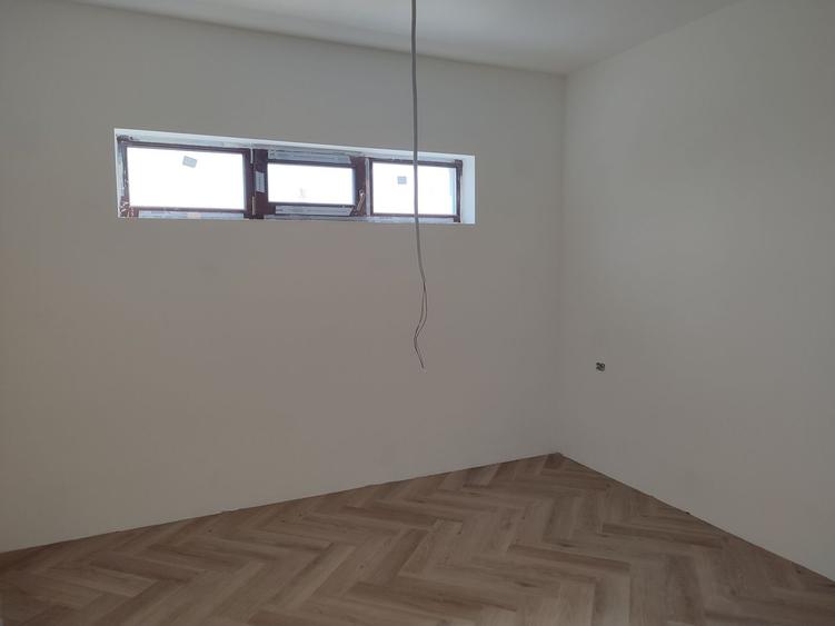 Duplex cu 3 camere cu Canalizare în Sânandrei