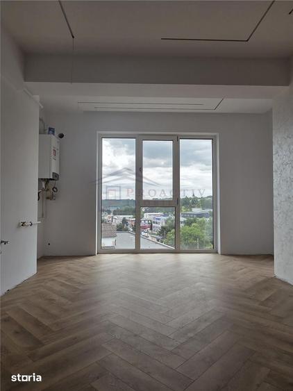 Apartament cu 3 camere semidecomandat în Sud