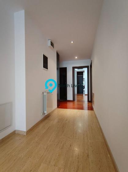 Apartament cu 4 camere semidecomandat, mobilat în Floreasca