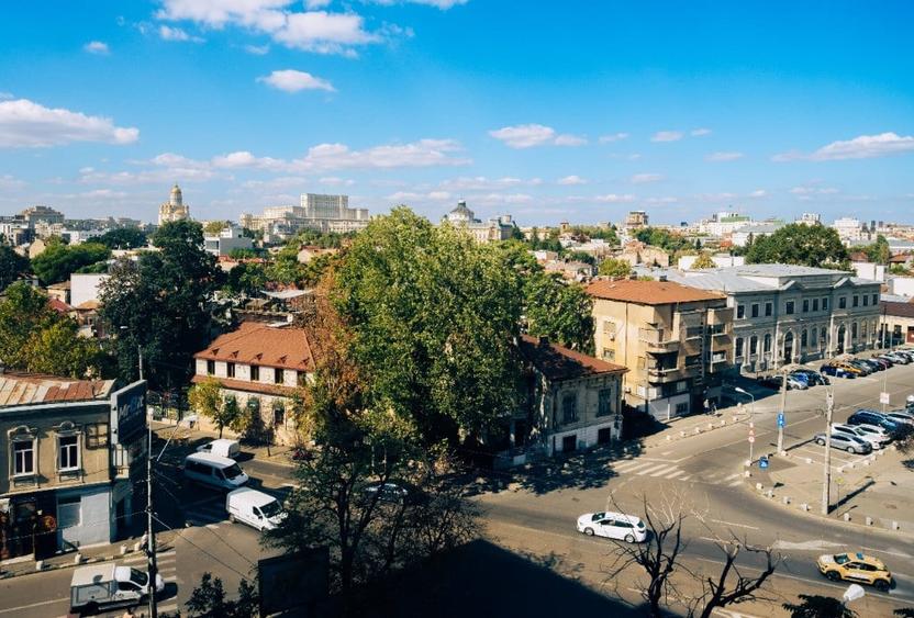 Apartament cu 3 camere semidecomandat în Unirii