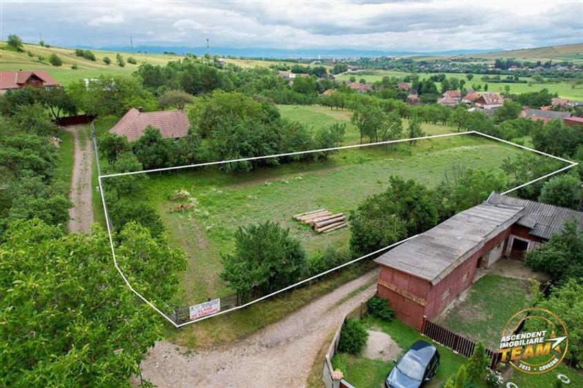 Teren Construcții intravilan de 2660 mp, în Cernat