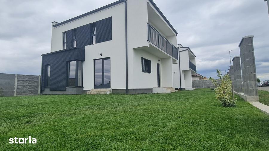 Casă cu 5 camere cu Teren 350 Mp în Dumbrăvița