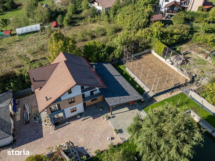 Casă cu Teren 1800 Mp în Răzvad