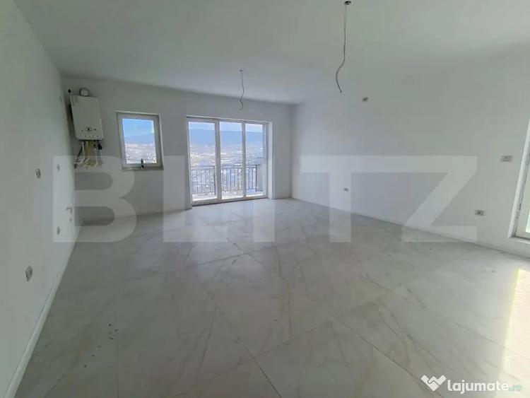 Apartament cu 4 camere semidecomandat în Central