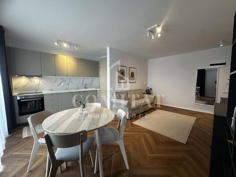 Apartament cu 2 camere semidecomandat, mobilat în Mărăști