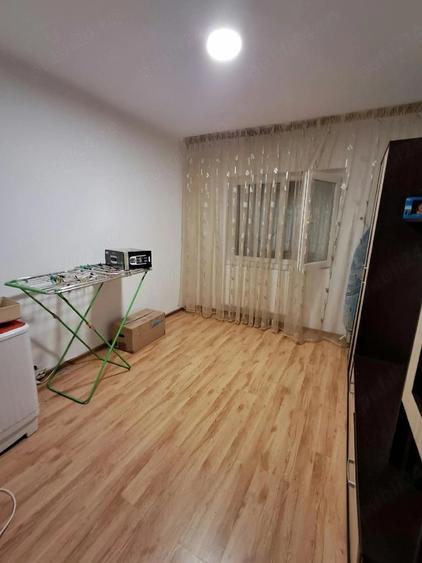 Apartament cu 4 camere decomandat în Micro 21