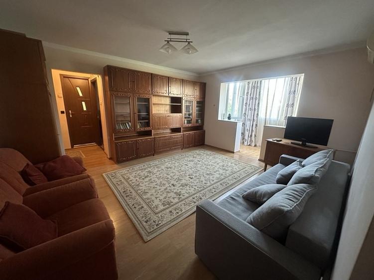 Apartament cu 3 camere semidecomandat în Lotus