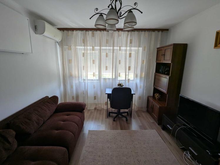 Inchiriez camera in apartament cu 3 camere, centru, langa UMF - 4