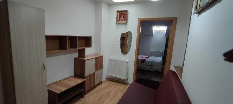 Apartament cu 3 camere semidecomandat în Terezian