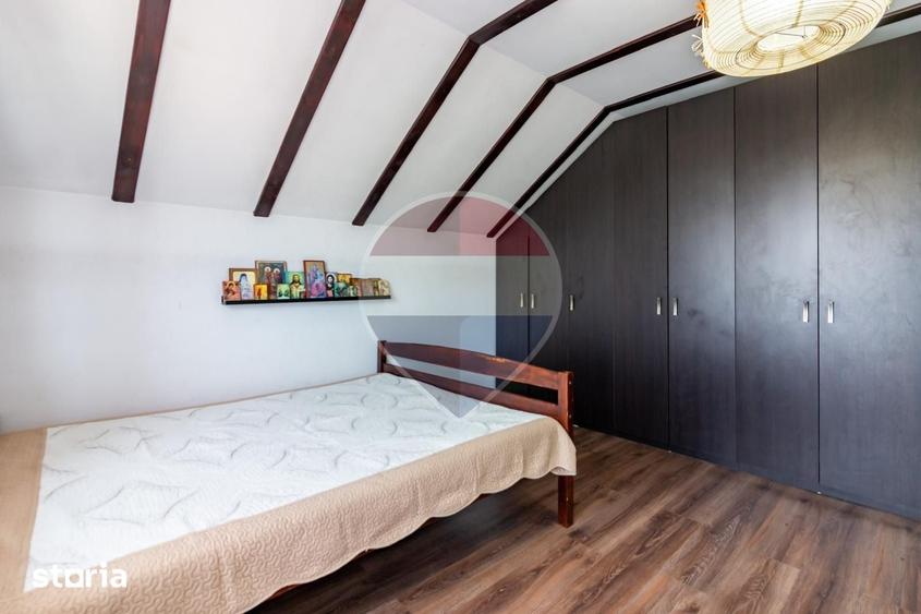 Casă cu 6 camere cu Teren 1600 Mp în Uliești
