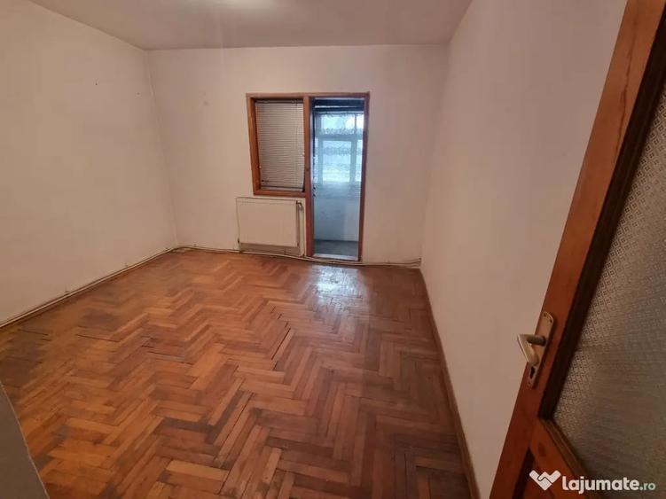 Apartament cu 3 camere decomandat în Ștefan cel Mare