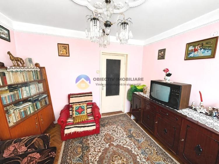 Apartament cu 4 camere semidecomandat în Mărăței