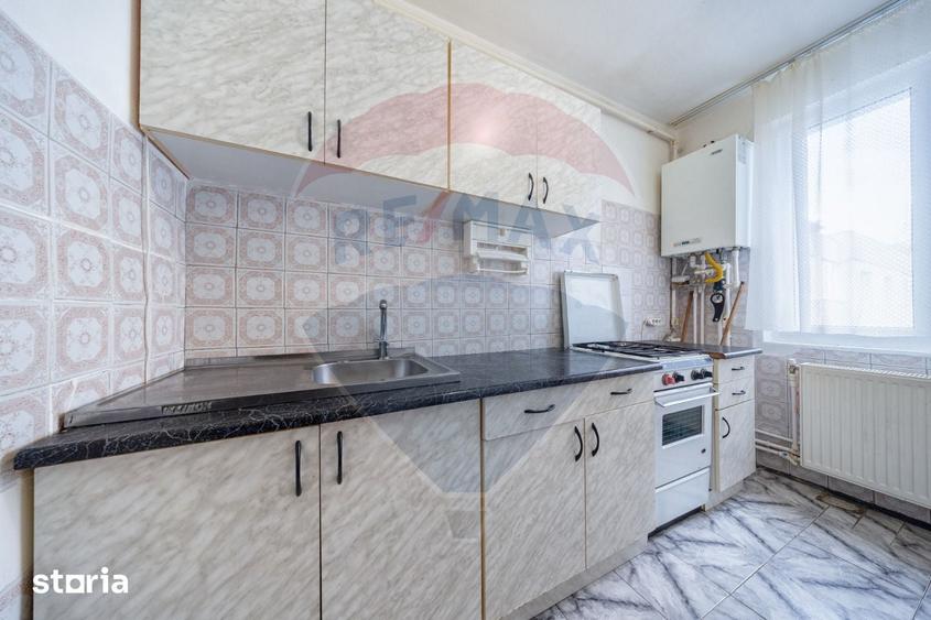 Apartament cu 3 camere decomandat în Dârste