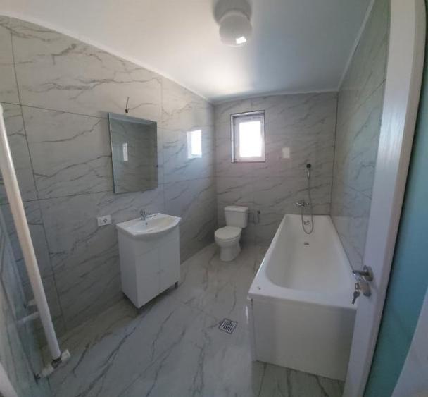 Casă cu 4 camere cu Teren 237 Mp în Central