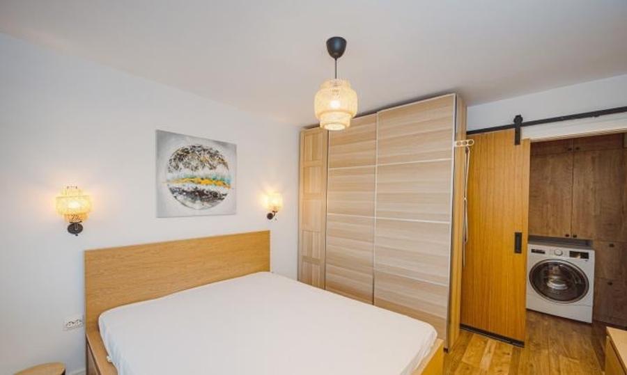 Apartament cu 3 camere semidecomandat, mobilat în Costin Georgian