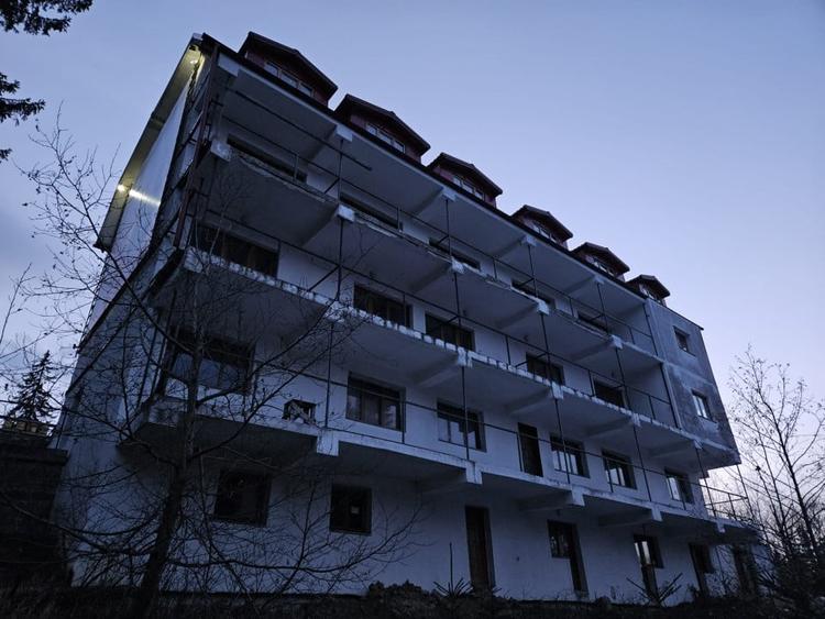 Hotel/Pensiune, de 51 mp, în Vlădeț - Trei Brazi