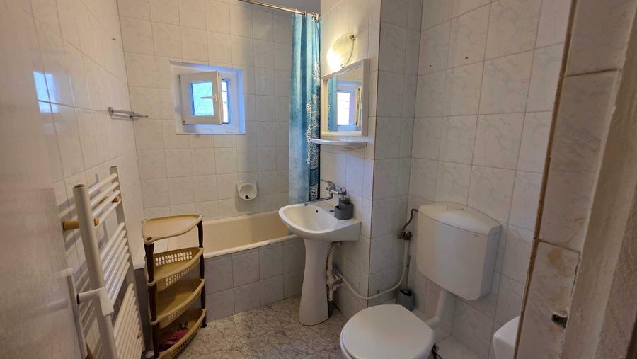 Apartament cu 2 camere semidecomandat în Cetate