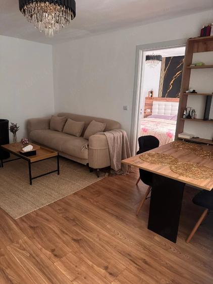 Apartament cu 3 camere decomandat în Horia