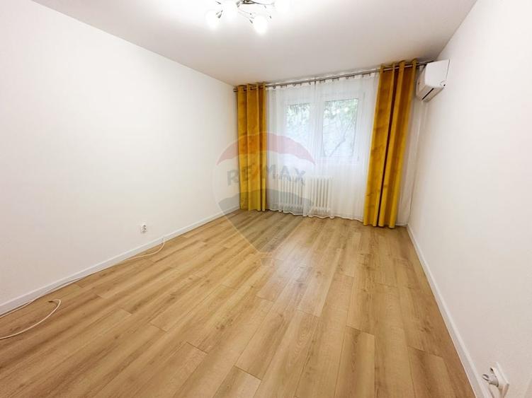 Apartament cu 2 camere decomandat în P-ța Victoriei