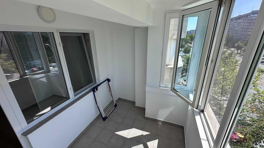 Apartament cu 3 camere decomandat în Dristor