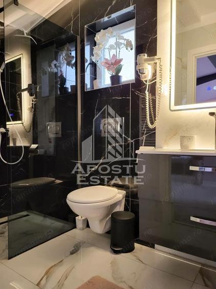 Apartament cu 3 camere semidecomandat în Zăvoi