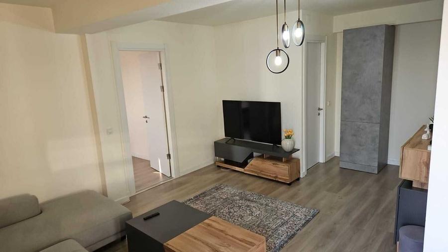 Apartament cu 2 camere semidecomandat, mobilat în Central