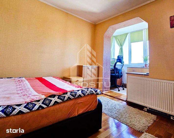 Apartament cu 4 camere decomandat în Central