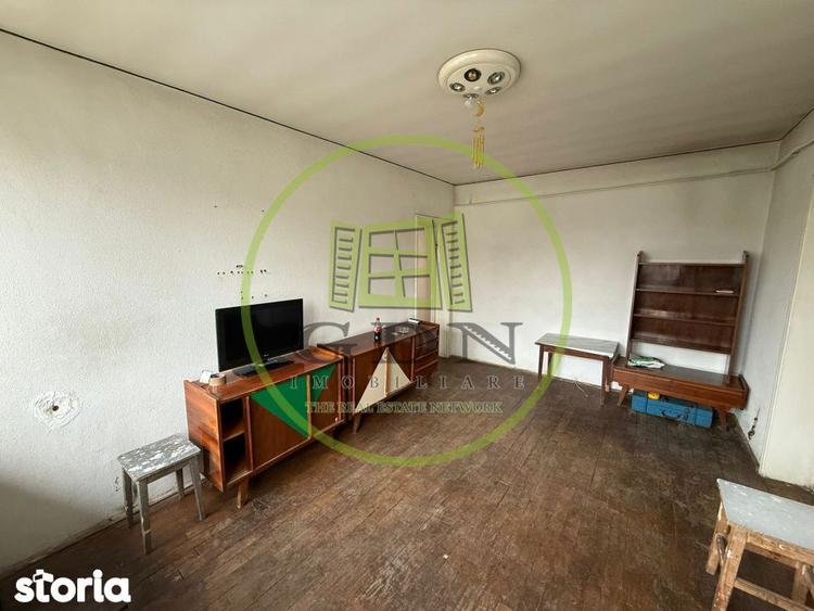 Apartament cu 3 camere semidecomandat în Rovine
