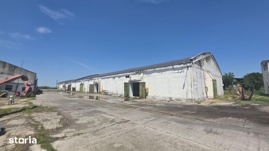 Spațiu comercial, de 550 mp, în Perieți