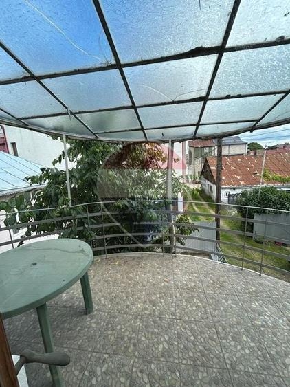 Casă individuală cu 10 camere cu Teren 154 Mp în Central