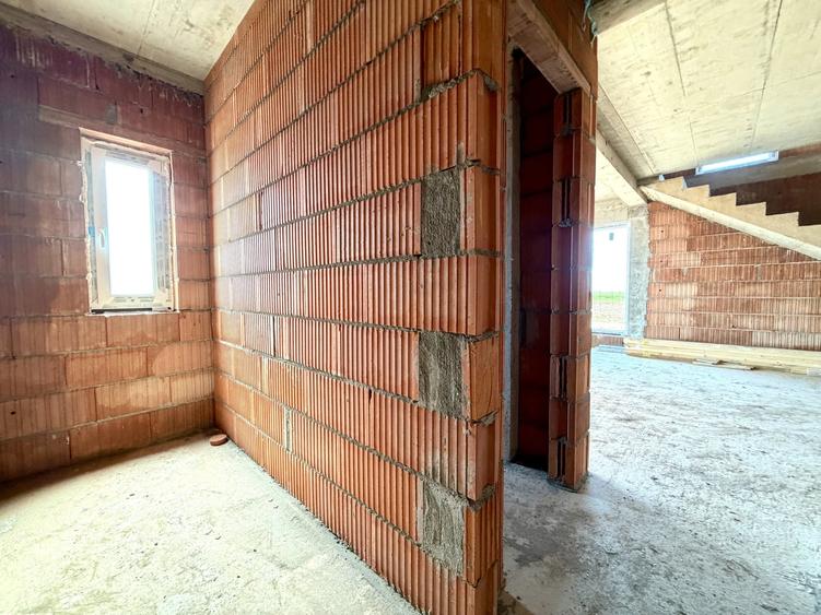 Duplex cu 4 camere cu Canalizare în Sânandrei