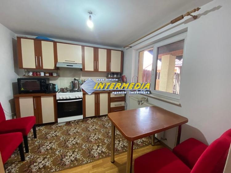 Casă individuală cu 5 camere cu Canalizare în Cetate