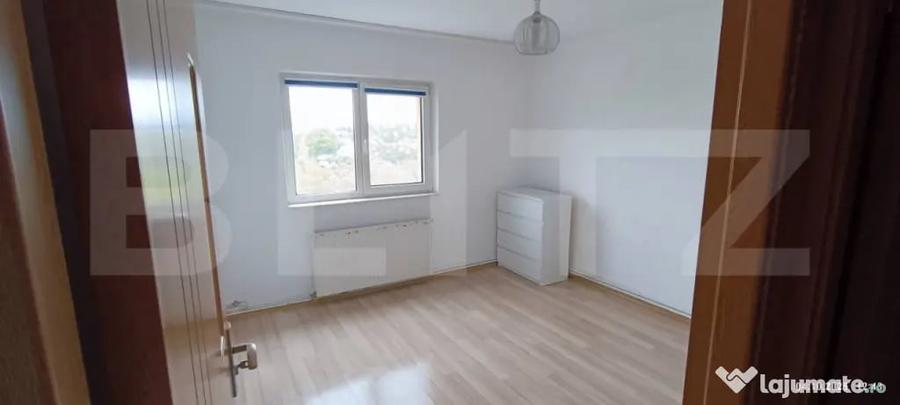 Apartament cu 3 camere decomandat în Florilor