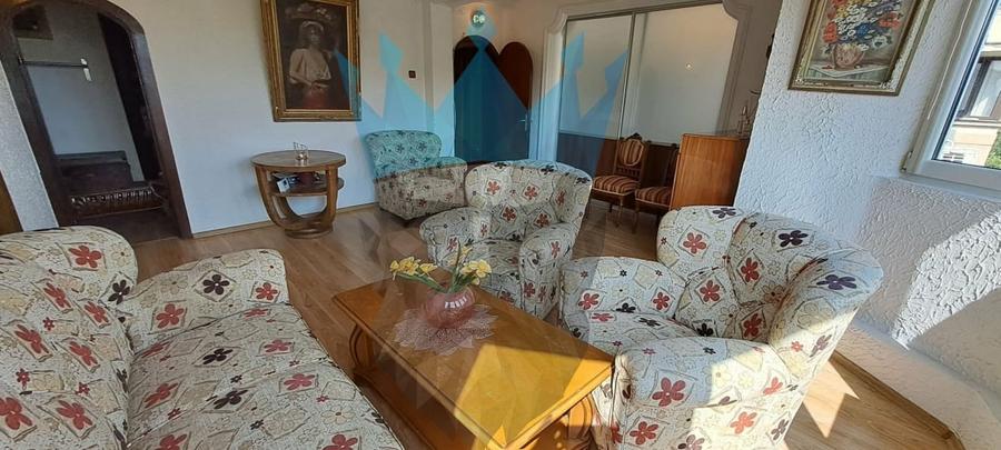 Apartament cu 3 camere semidecomandat, mobilat în P-ța Romană