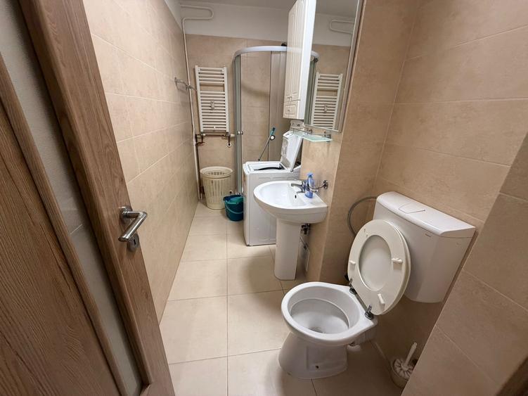 Garsonieră decomandată în Titan