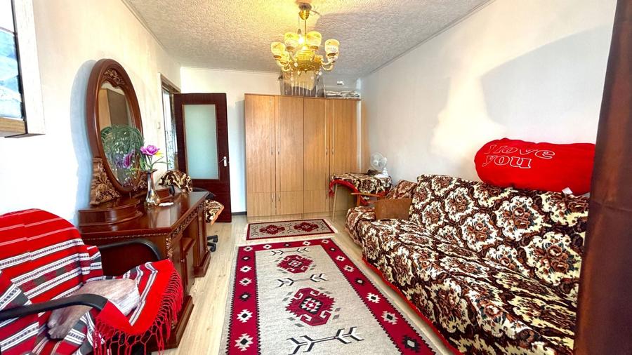Apartament cu 3 camere decomandat, mobilat în Ștefan cel Mare