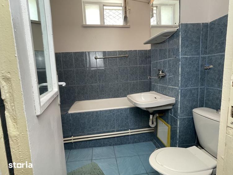 Garsonieră decomandată în Precista